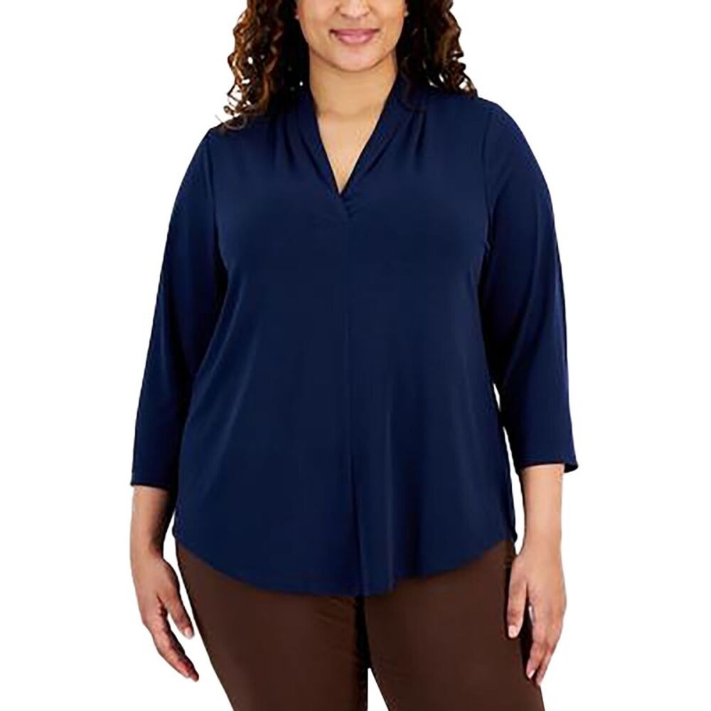 Plus Size Solid V-Neck 3/4-Sleeve Top